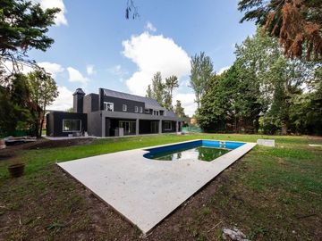 Venta casa San Diego Country Club PERMUTA FINANCIA