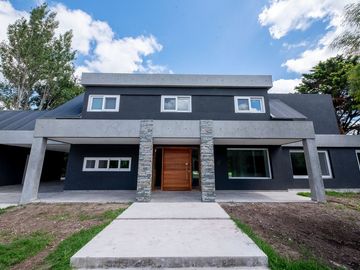 Venta casa San Diego Country Club PERMUTA FINANCIA