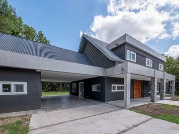 Venta casa San Diego Country Club PERMUTA FINANCIA