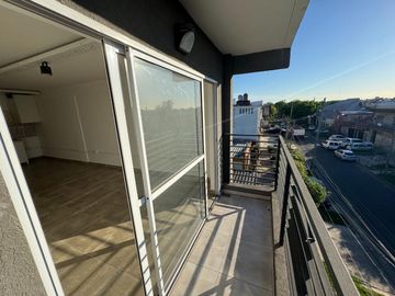 Venta Depto Monoambiente con balcón - Billinghurst