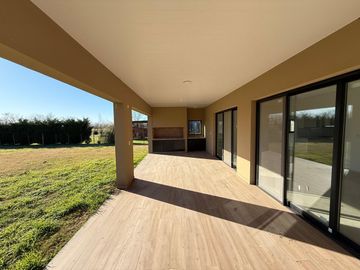 CASA EN VENTA EN PERGAMINO EN BARRIO CERRADO