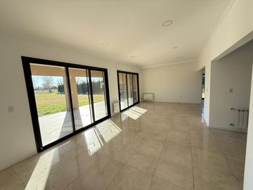 CASA EN VENTA EN PERGAMINO EN BARRIO CERRADO