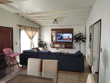 Se vende casa en Belloto lado Norte