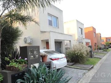 Venta Casa - California Village - Pilar