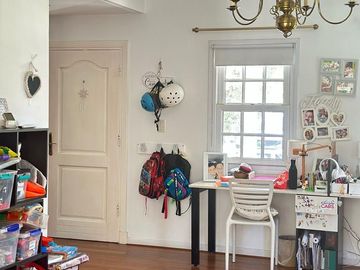 Excelente casa con un estilo encantador, desarrollada en lote de 833 m2, en el Barrio St. Thomas Sur