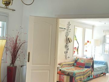 Excelente casa con un estilo encantador, desarrollada en lote de 833 m2, en el Barrio St. Thomas Sur