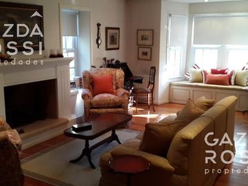 Excelente casa con un estilo encantador, desarrollada en lote de 833 m2, en el Barrio St. Thomas Sur