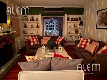 Hermosa casa de Estilo Americano