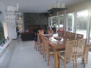 Casa  en venta 4 ambientes-  Barrio  cerrado Septiembre