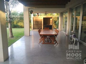 Casa  en venta 4 ambientes-  Barrio  cerrado Septiembre