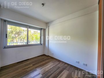 Venta con Renta! Departamento semipiso 4 ambientes, bajo Vicente López