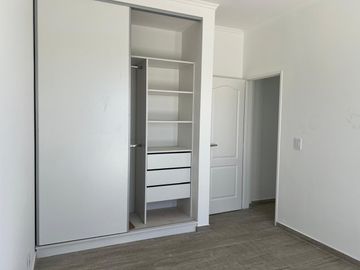 Casa en venta 1 planta 3 dormitorios pileta a la laguna  San Matias 86