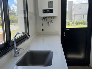 Casa en venta 1 planta 3 dormitorios pileta a la laguna  San Matias 86