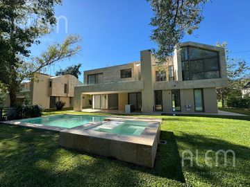 Casa en venta en Saint Thomas Este, Canning