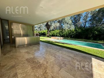 Casa en venta en Saint Thomas Este, Canning