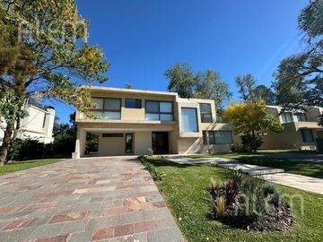 Casa en venta en Saint Thomas Este, Canning