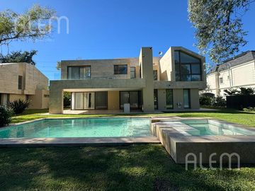 Casa en venta en Saint Thomas Este, Canning