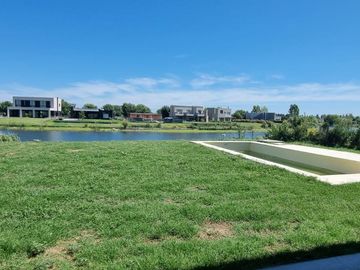 Casa en Barrio San Matías a la LAGUNA