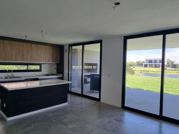 Casa en Barrio San Matías a la LAGUNA