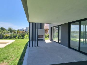 Casa en Barrio San Matías a la LAGUNA