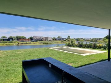 Casa en Barrio San Matías a la LAGUNA