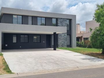 Casa en Barrio San Matías a la LAGUNA