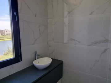 Casa en Barrio San Matías a la LAGUNA