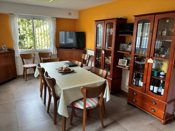 Chalet en 1 planta reciclado, jardín. La Lucila.