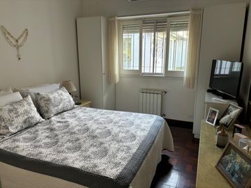 Chalet en 1 planta reciclado, jardín. La Lucila.