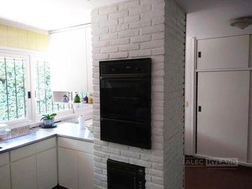 Casa  con 5 dormitorios y pileta  en Venta en la Horqueta, San Isidro