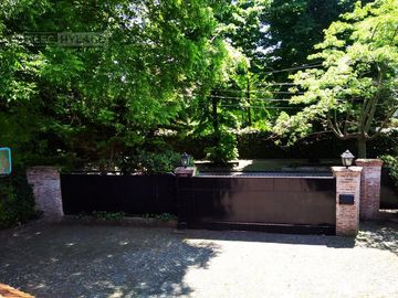 Casa  con 5 dormitorios y pileta  en Venta en la Horqueta, San Isidro