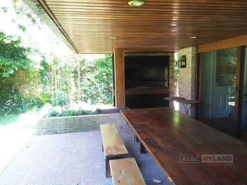 Casa  con 5 dormitorios y pileta  en Venta en la Horqueta, San Isidro