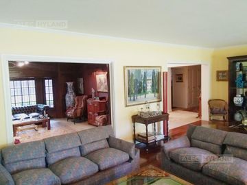 Casa  con 5 dormitorios y pileta  en Venta en la Horqueta, San Isidro