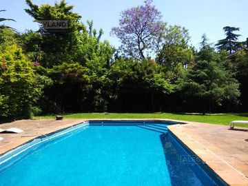 Casa  con 5 dormitorios y pileta  en Venta en la Horqueta, San Isidro