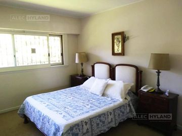Casa  con 5 dormitorios y pileta  en Venta en la Horqueta, San Isidro