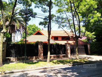 Casa  con 5 dormitorios y pileta  en Venta en la Horqueta, San Isidro