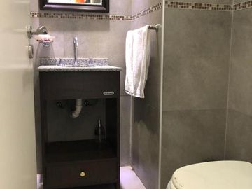 Piso de 3 ambientes en venta con cochera y balcon al frente