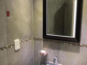 Piso de 3 ambientes en venta con cochera y balcon al frente