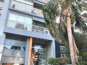 Piso de 3 ambientes en venta con cochera y balcon al frente
