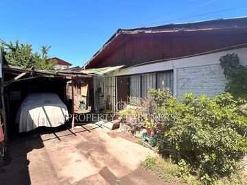 Venta de amplio terreno con dos casas, Sebastopol