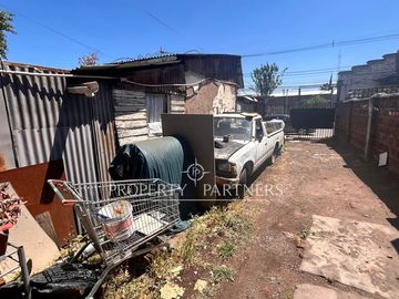 Venta de amplio terreno con dos casas, Sebastopol