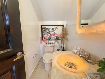 CASA EN VENTA EN LA RIOJA PONIENTE RESIDENCIAL