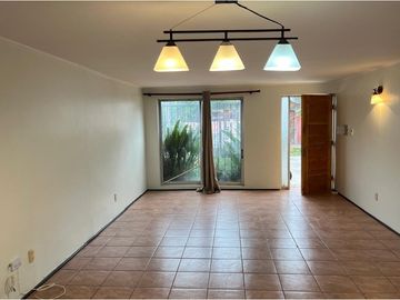 Se Vende Casa de 2 pisos en Alameda de Talca