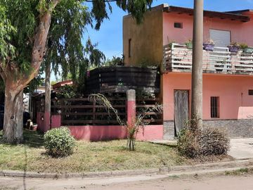 Casa en venta - 5 Dormitorios 3 Baños - 139Mts2 - San Clemente del Tuyú