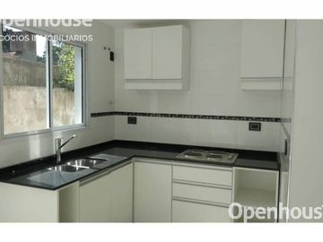 VENTA DUPLEX 2 DORM. EN BARRIO LOS JAZMINES