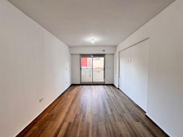 VENTA - Departamento a estrenar de dos dormitorios con balcón al norte y cochera. Lourdes, Rosario.