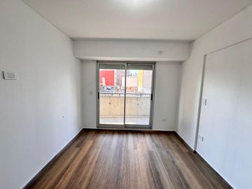VENTA - Departamento a estrenar de dos dormitorios con balcón al norte y cochera. Lourdes, Rosario.