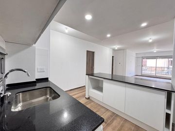 VENTA - Departamento a estrenar de dos dormitorios con balcón al norte y cochera. Lourdes, Rosario.