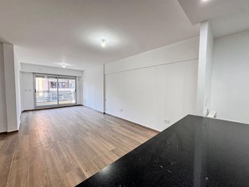 VENTA - Departamento a estrenar de dos dormitorios con balcón al norte y cochera. Lourdes, Rosario.