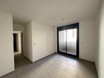 Venta - Departamento de dos dormitorios, a estrenar, con balcón y cochera. Centro, Rosario